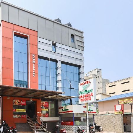 Capital O 71307 Feathers Hotel Kochi Exterior photo