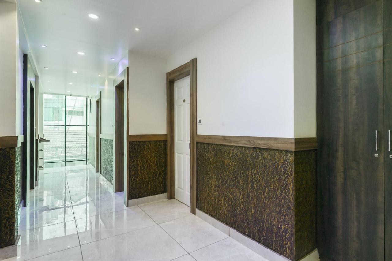 Capital O 71307 Feathers Hotel Kochi Exterior photo