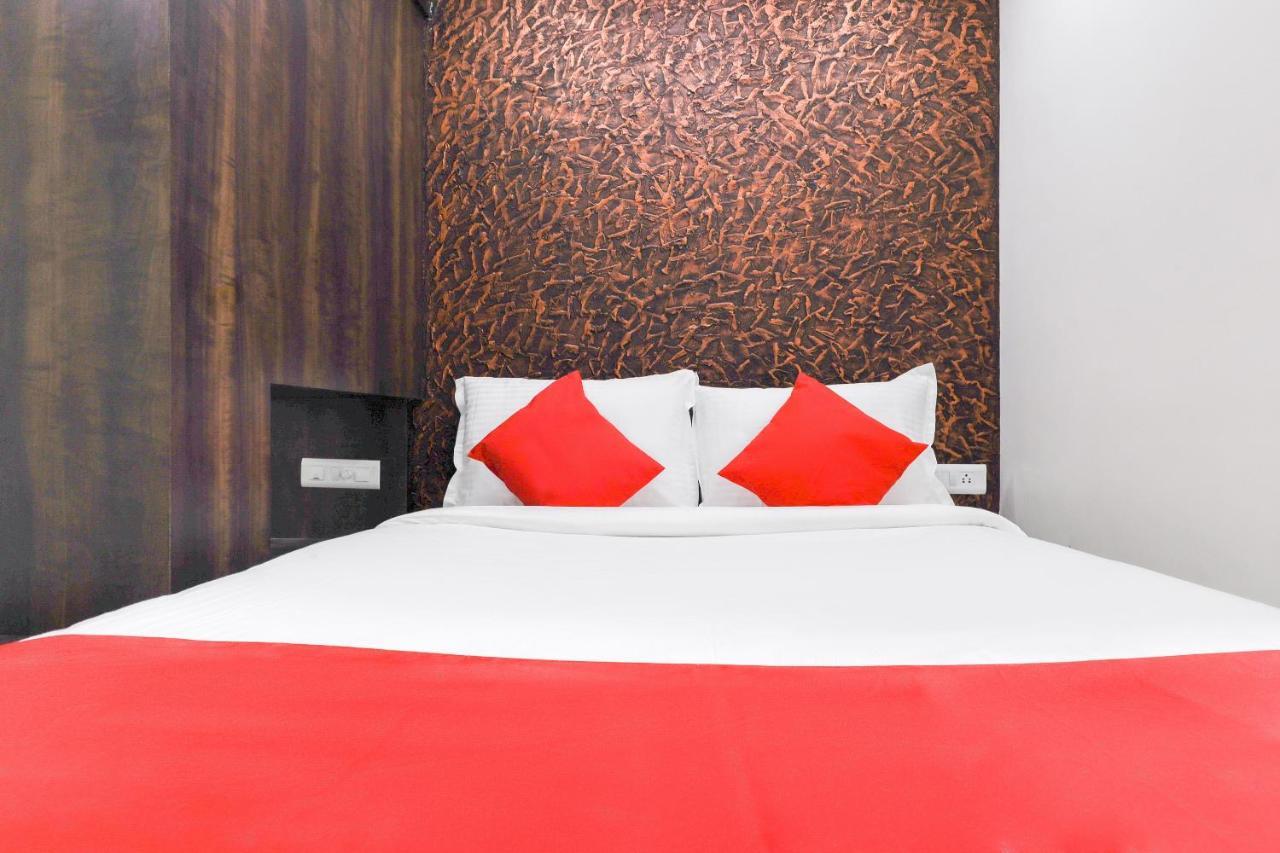 Capital O 71307 Feathers Hotel Kochi Exterior photo